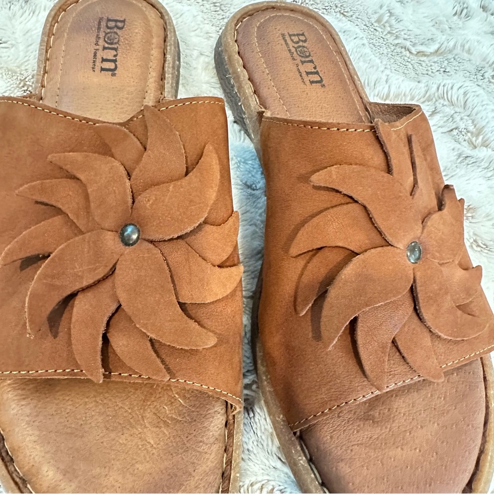 Born Flower Appliqué Women's Brown Slide Sandals size 8 - Picture 2 of 7